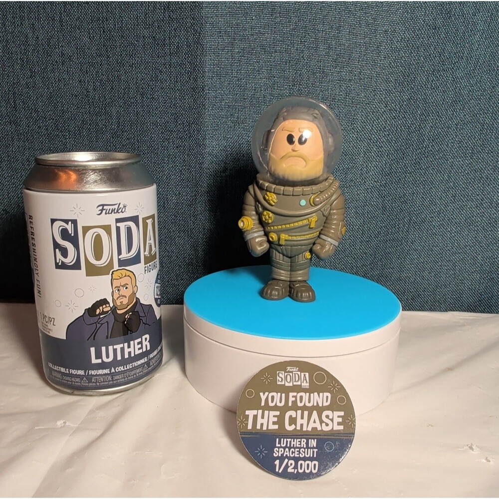 Funko Soda Luther Spacesuit Chase Vinyl Figure 1/2000 - Picture 3 of 16